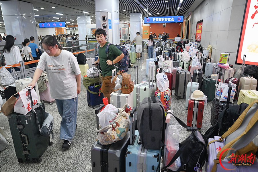 暖心“行李卸货站”国庆“营业”