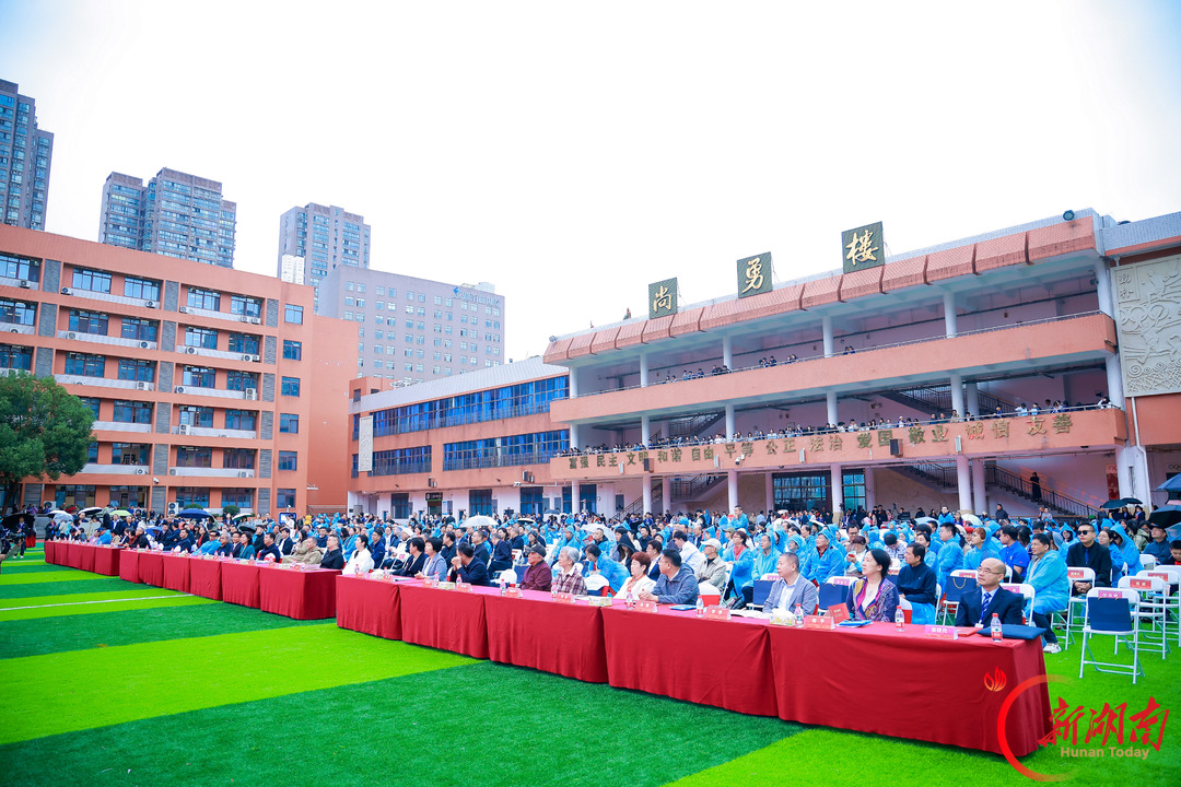 白发与青春同框,百廿十一中只为等你回家
