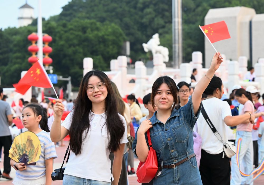 大江南北、五湖四海,最美不过中国红