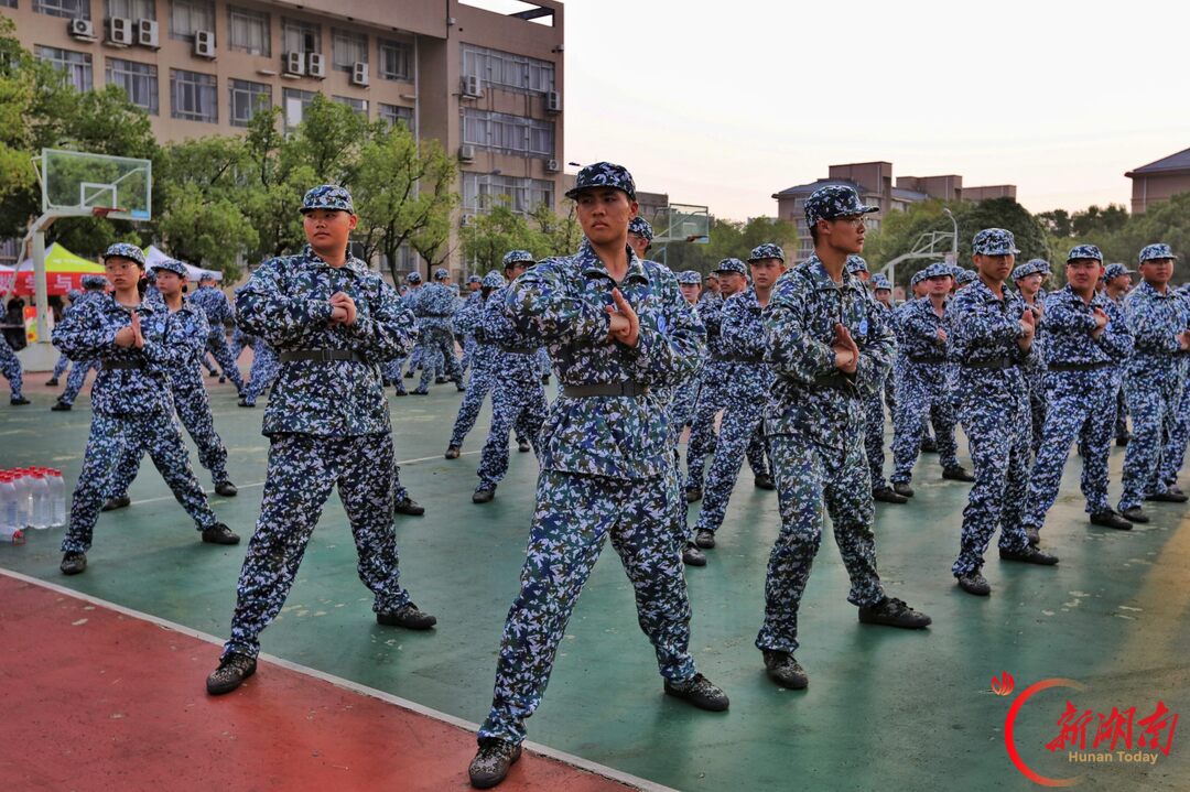 青春正步走｜迷彩迎国庆，少年砺锋芒
