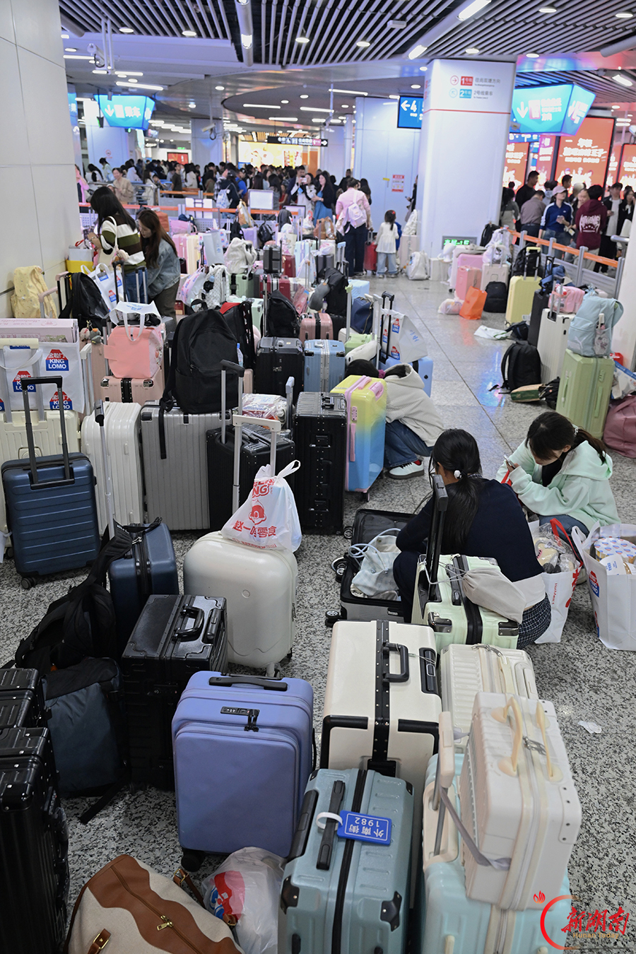暖心“行李卸货站”国庆“营业”