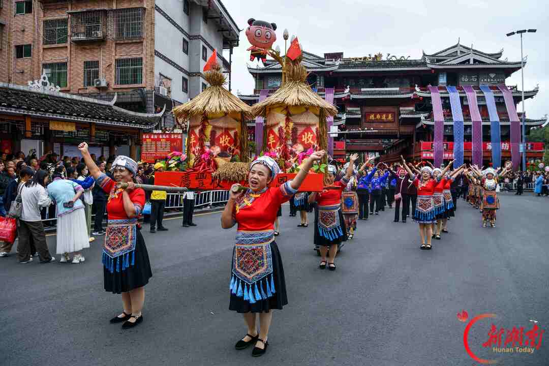 国庆七天 乐在五溪㉒|湘桂黔民族大巡游上演“最炫民族风”