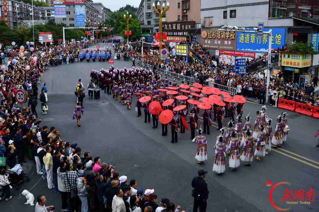 国庆七天 乐在五溪㉒|湘桂黔民族大巡游上演“最炫民族风”