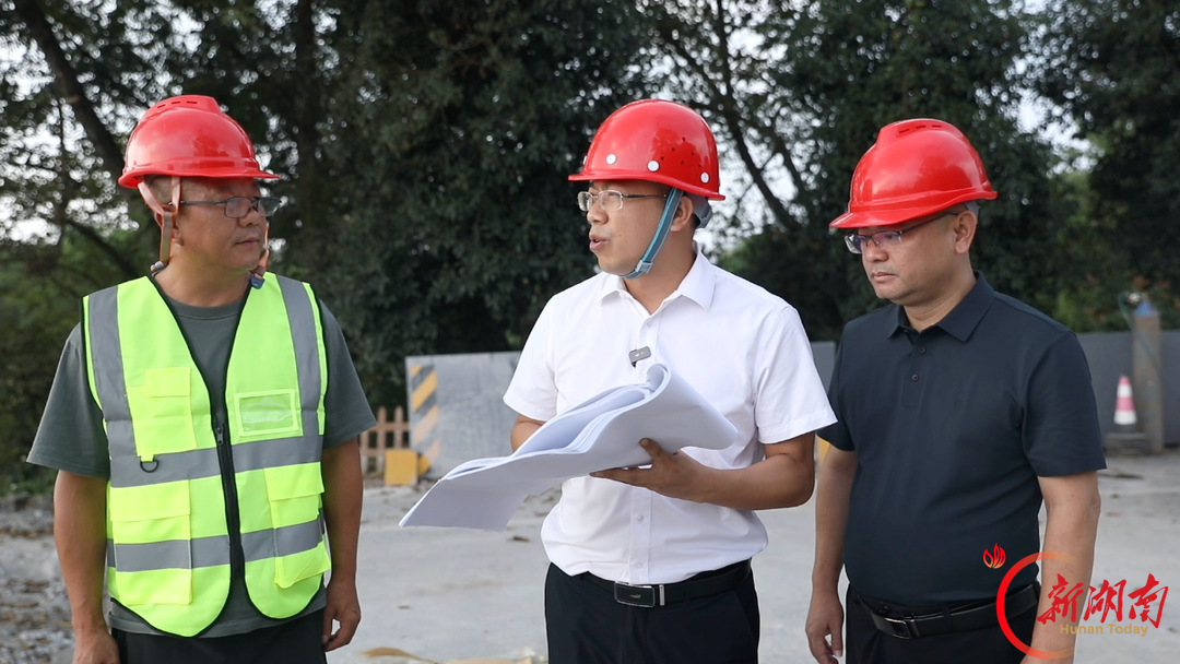 当好“服务员” 铺就“兴业路”——记第八届湖南省“人民满意的公务员”卢雄飞