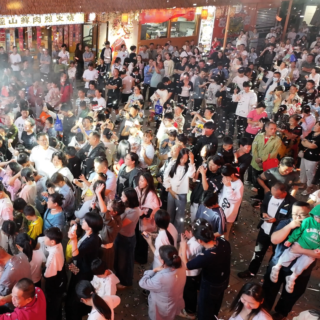 永兴国庆消费市场暖意十足:室内升温,夜间火热