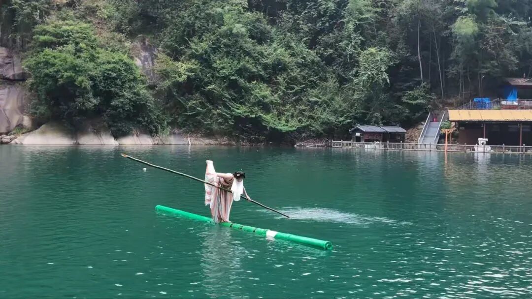 国庆首日东江湖:红旗漫卷处,家国同欢时
