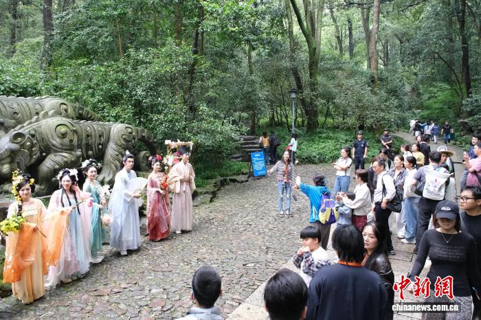 景区NPC丰富文化体验 中国人从“看景”到“搭戏”青睐沉浸感