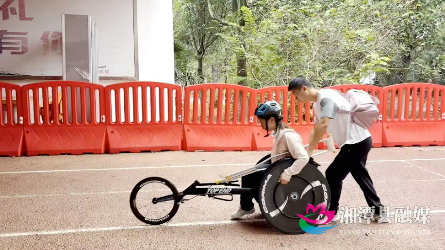湘潭县残疾人夫妇省残运会斩获一金二银