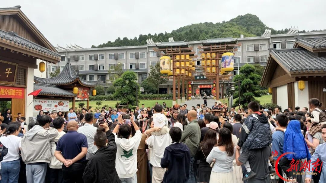 九嶷圣地 争创5A(264)丨 南风集夜景封神了,我连眨眼都怕错过