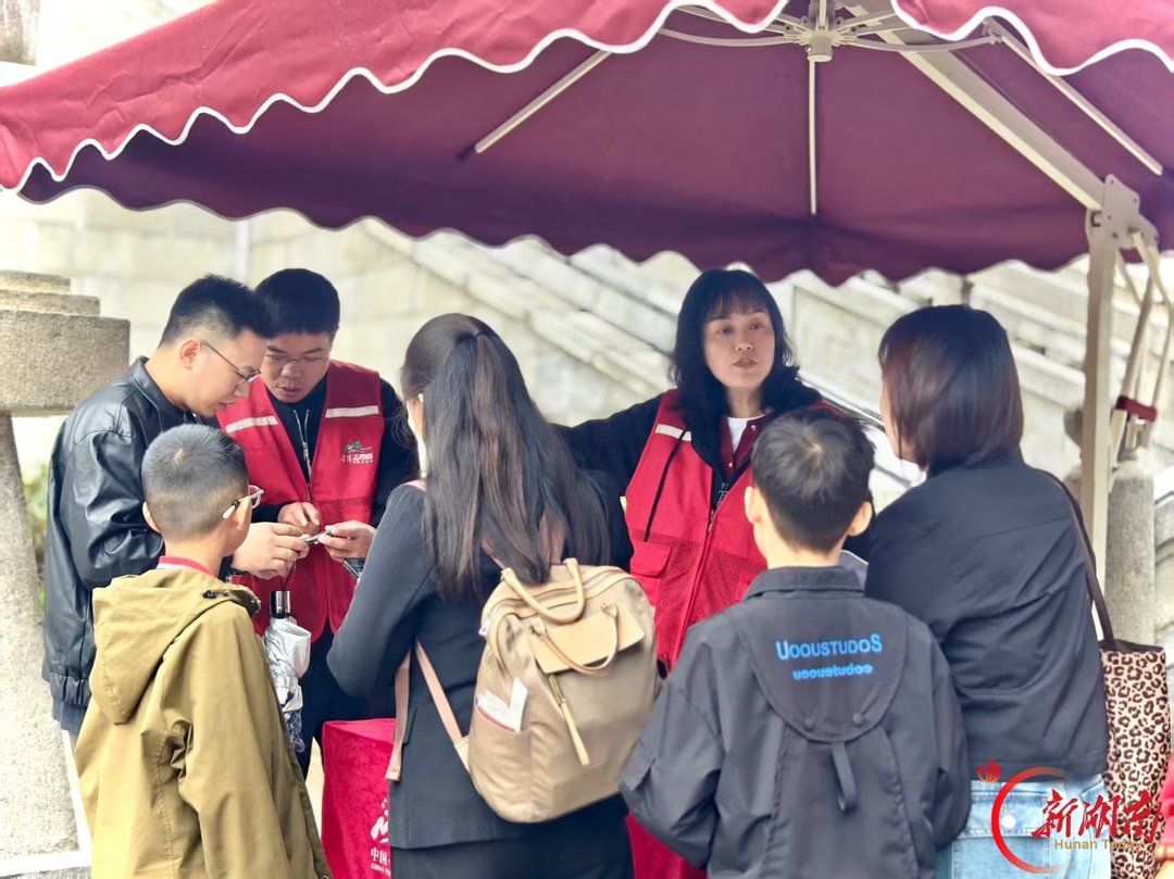 雨天护航 坚守一线!麓山景区全力做好国庆假期游园保障