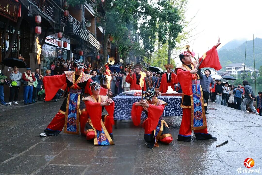 实景大戏《顺顺下洞庭》国庆首演 各地游客沉浸式穿越书里边城