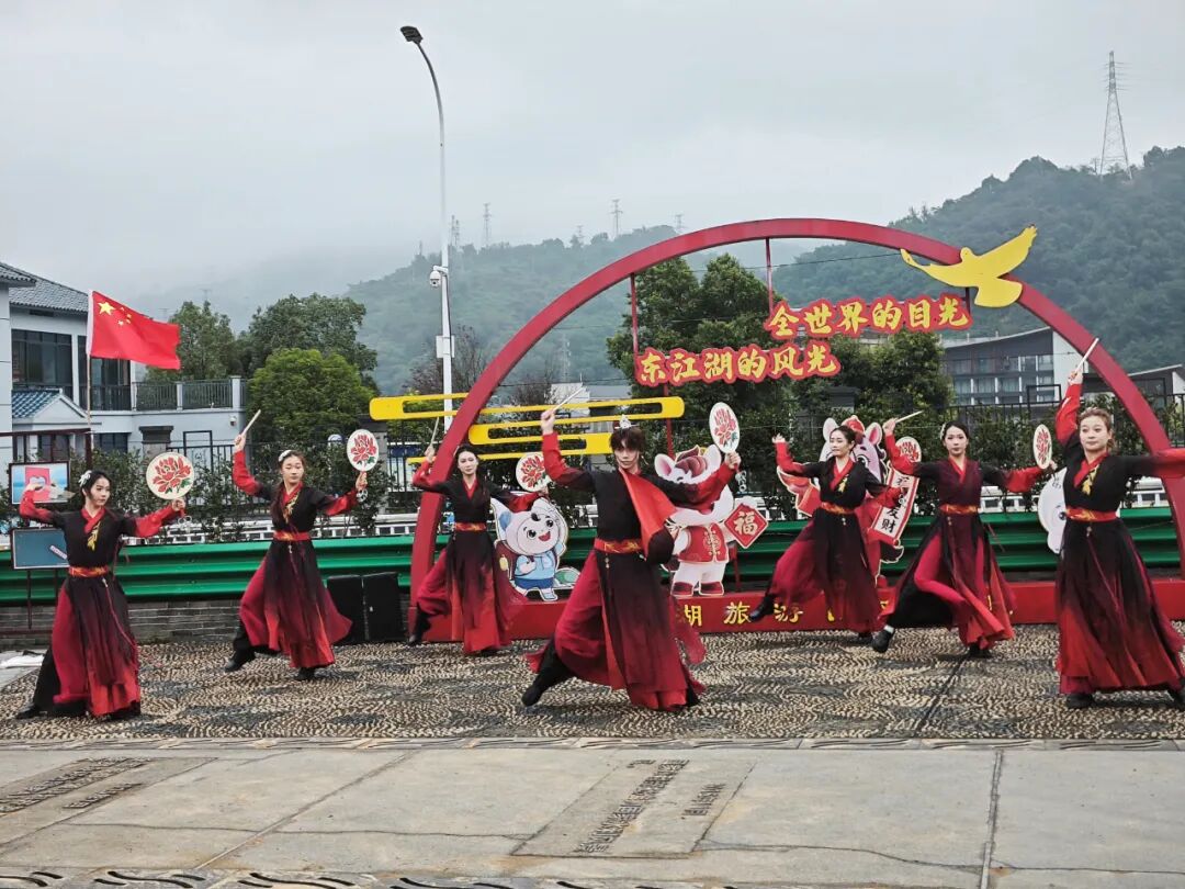 国庆首日东江湖:红旗漫卷处,家国同欢时