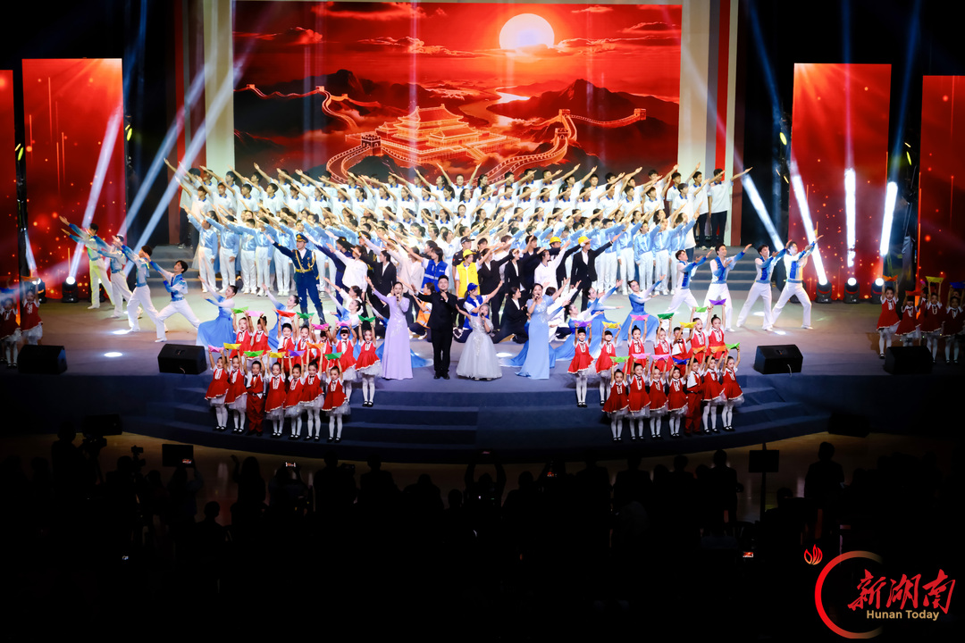 溇澧润弦歌 百廿育栋梁慈利县“校友回湘”暨慈利一中建校120周年高质量发展大会举行