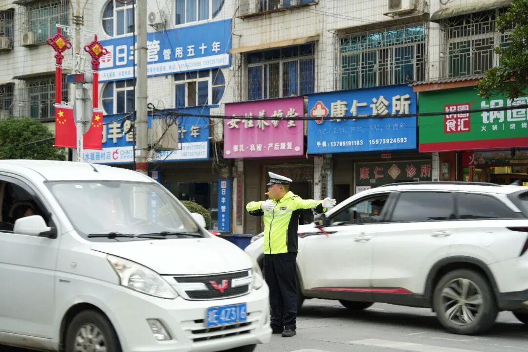 洞口公安全力护航国庆假期平安