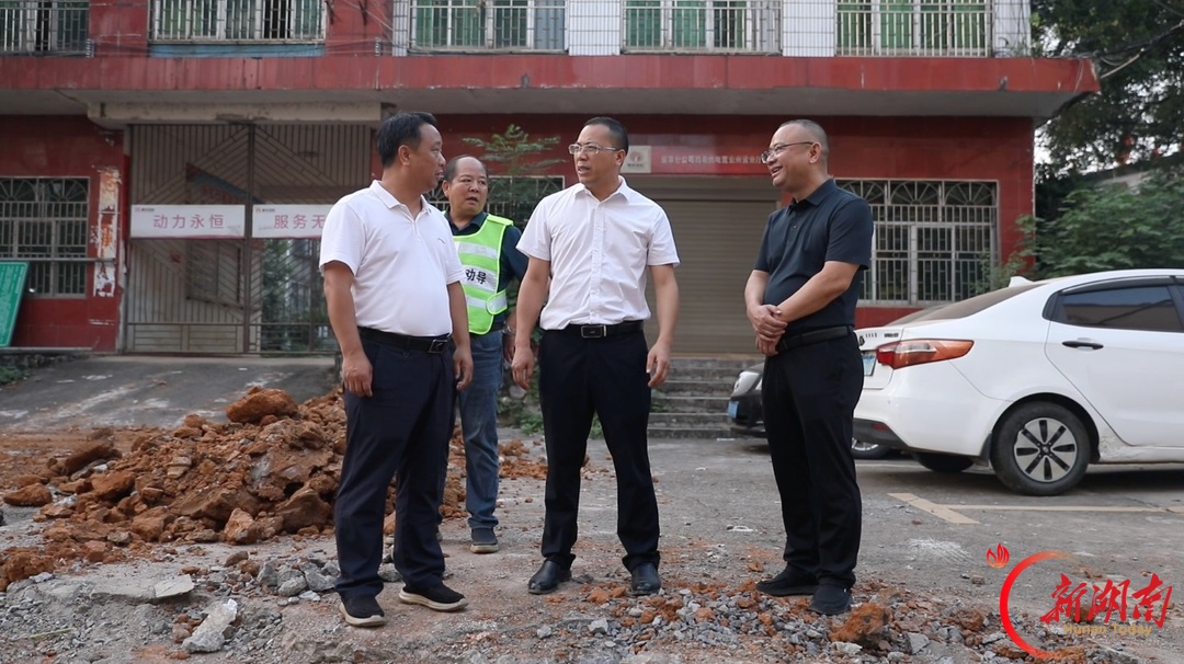 当好“服务员” 铺就“兴业路”——记第八届湖南省“人民满意的公务员”卢雄飞