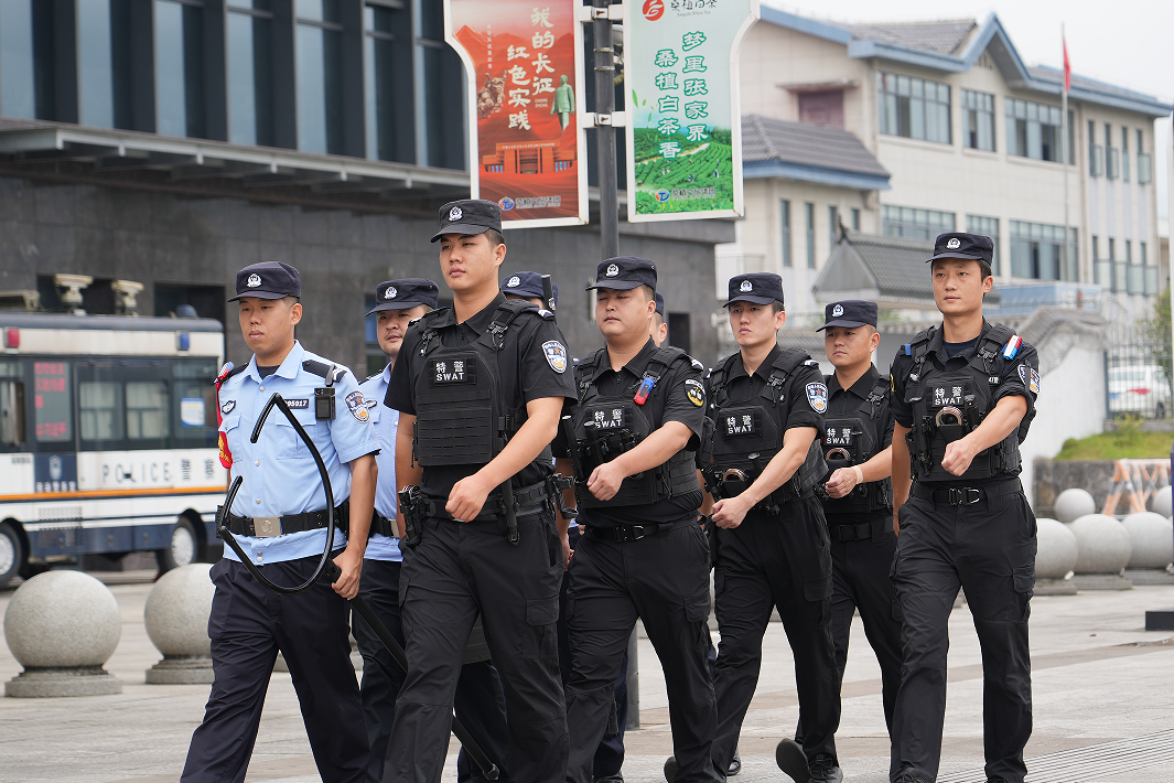 藏蓝守桑植,平安伴国庆
