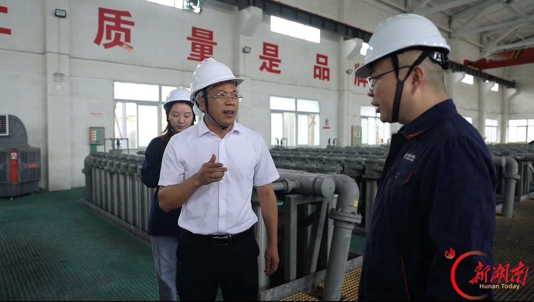 当好“服务员” 铺就“兴业路”——记第八届湖南省“人民满意的公务员”卢雄飞