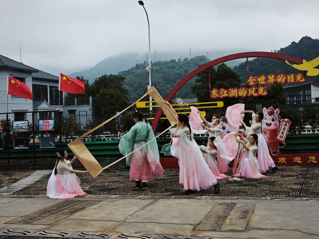 国庆首日东江湖:红旗漫卷处,家国同欢时