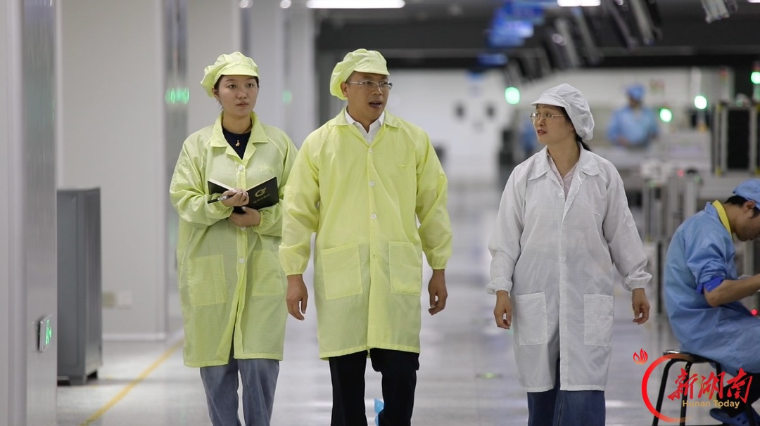 当好“服务员” 铺就“兴业路”——记第八届湖南省“人民满意的公务员”卢雄飞