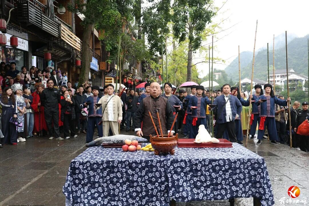 实景大戏《顺顺下洞庭》国庆首演 各地游客沉浸式穿越书里边城