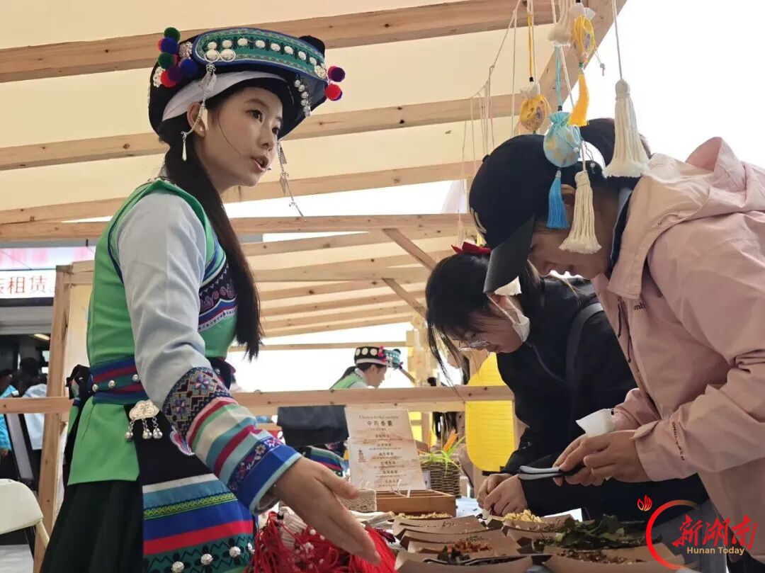 “十一”乐游张家界丨永定区“文化大餐”点亮国庆假期 游客满意度持续提升