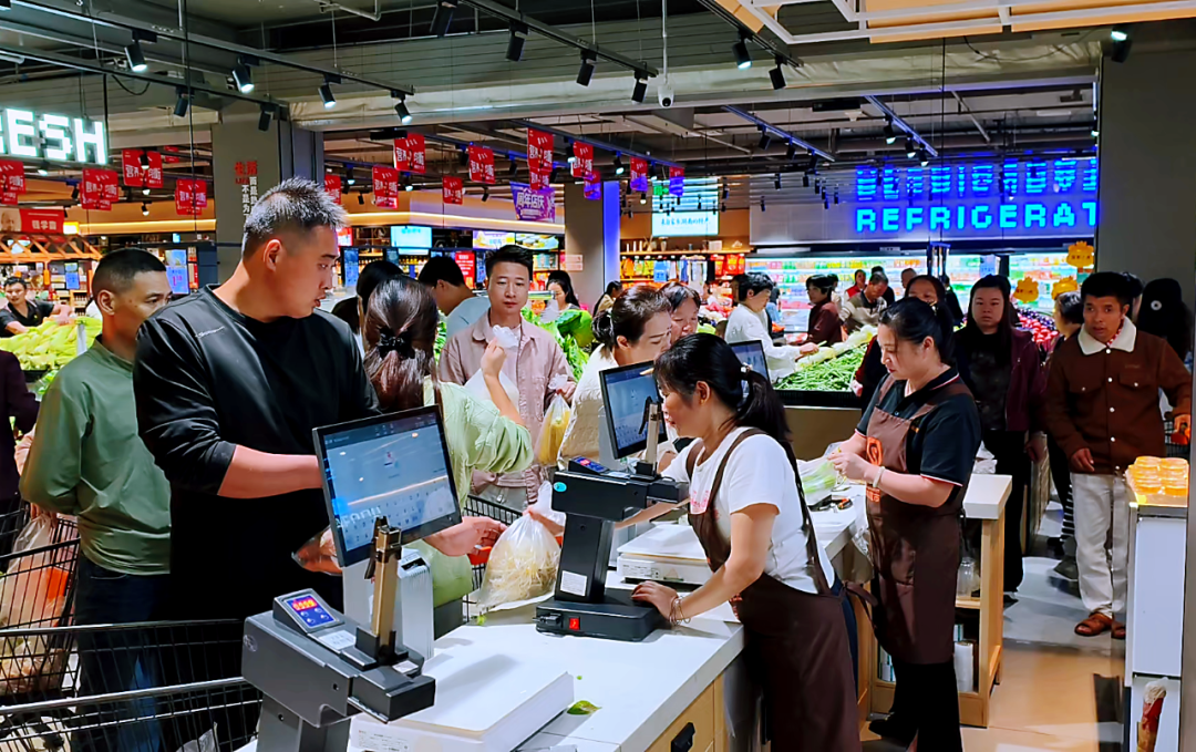 永兴国庆消费市场暖意十足:室内升温,夜间火热