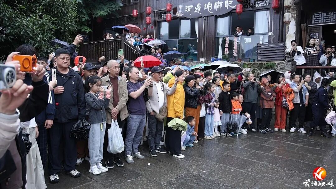 实景大戏《顺顺下洞庭》国庆首演 各地游客沉浸式穿越书里边城