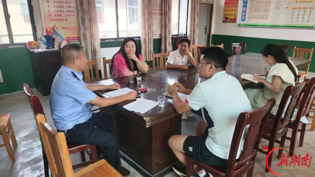 我们的节日·国庆|校园安全不“放假”,民警开展安全检查