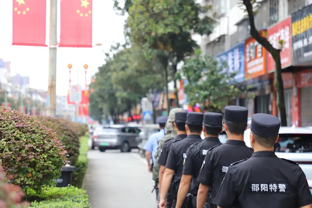 洞口公安全力护航国庆假期平安