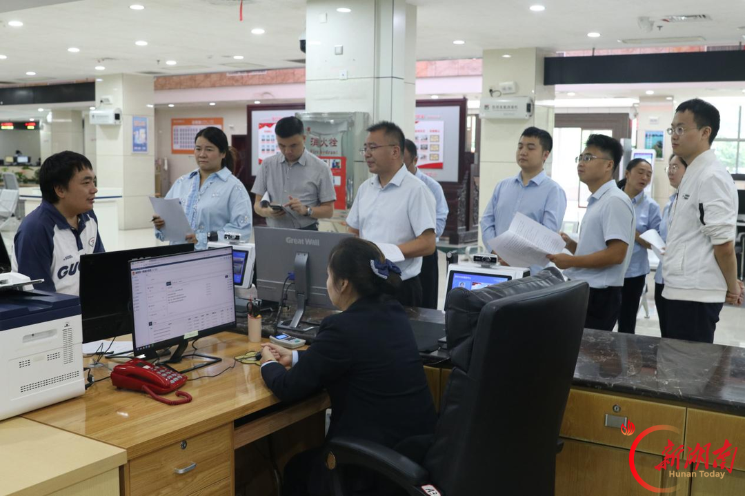 政务小窗口 枝叶总关情——记第八届湖南省“人民满意的公务员集体”邵阳市政务服务中心