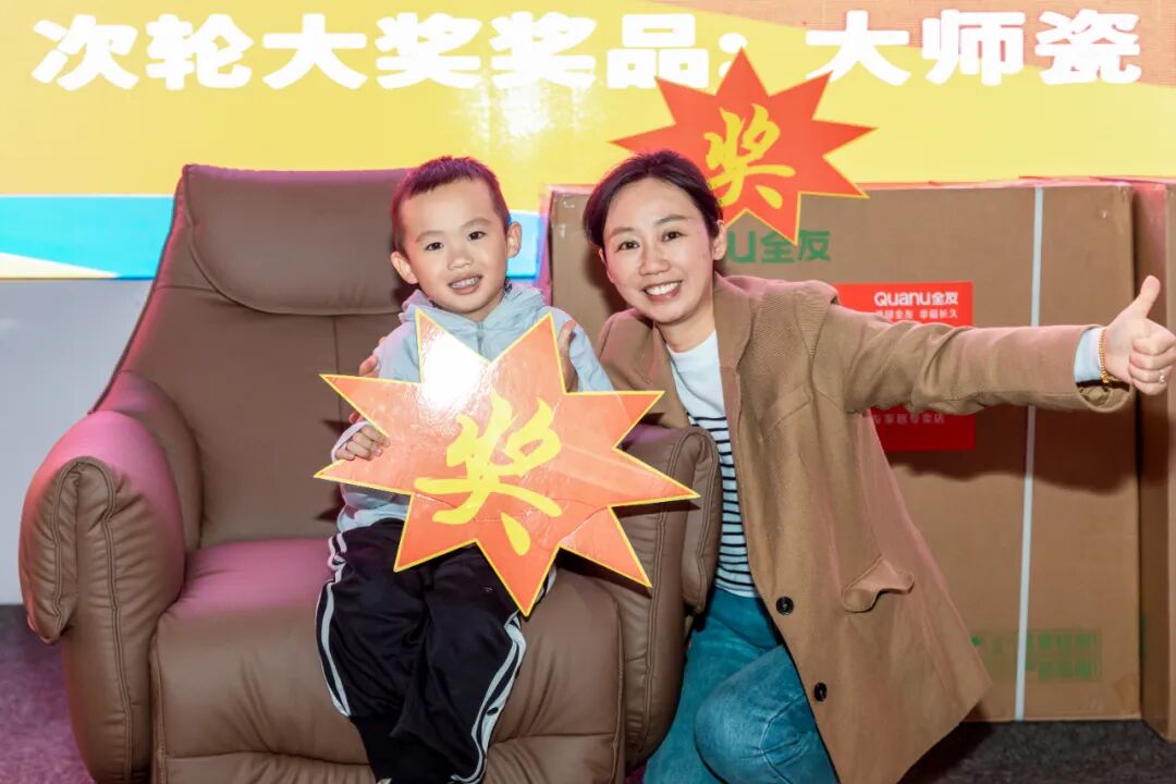 醴陵瓷博会奖品太大,他专门从浏阳叫车带回家!
