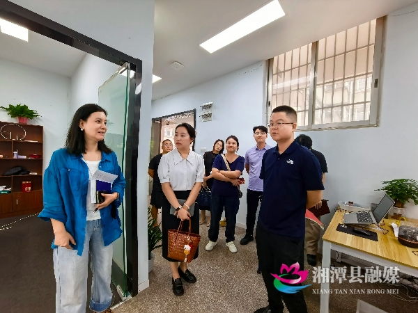 湘潭县政校企协同发力助推石鼓油纸伞出海