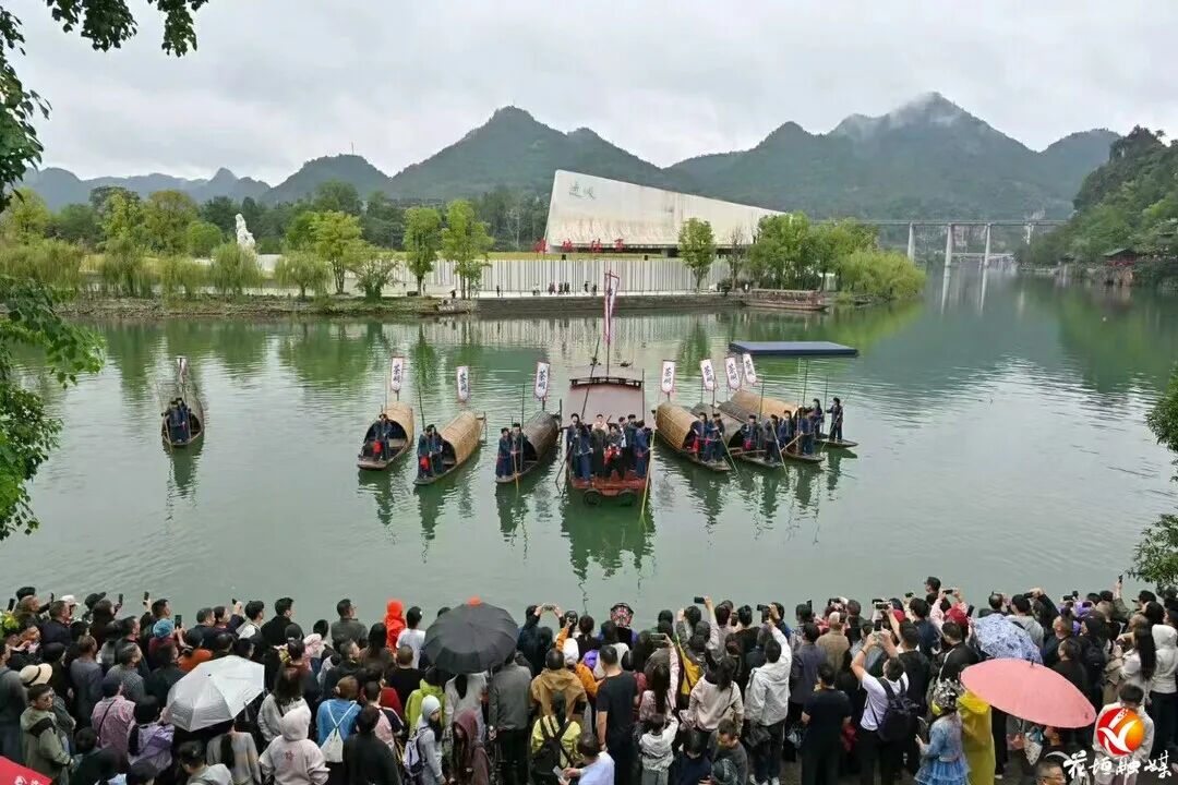 实景大戏《顺顺下洞庭》国庆首演 各地游客沉浸式穿越书里边城