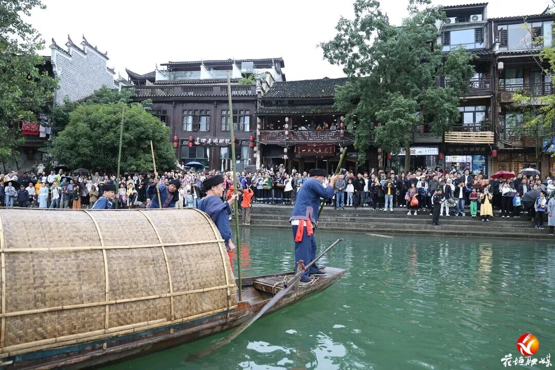 实景大戏《顺顺下洞庭》国庆首演 各地游客沉浸式穿越书里边城
