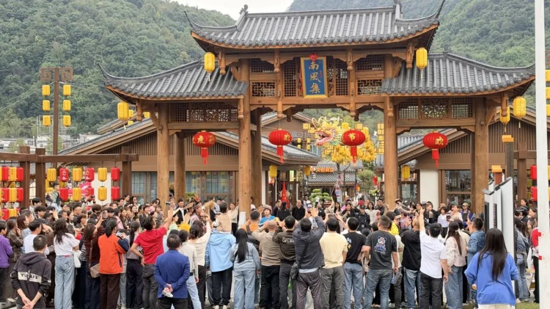九嶷圣地 争创5A(264)丨 南风集夜景封神了,我连眨眼都怕错过