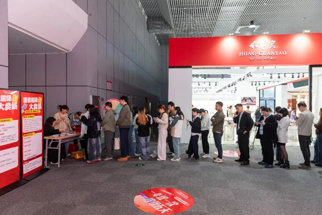 醴陵瓷博会奖品太大,他专门从浏阳叫车带回家!