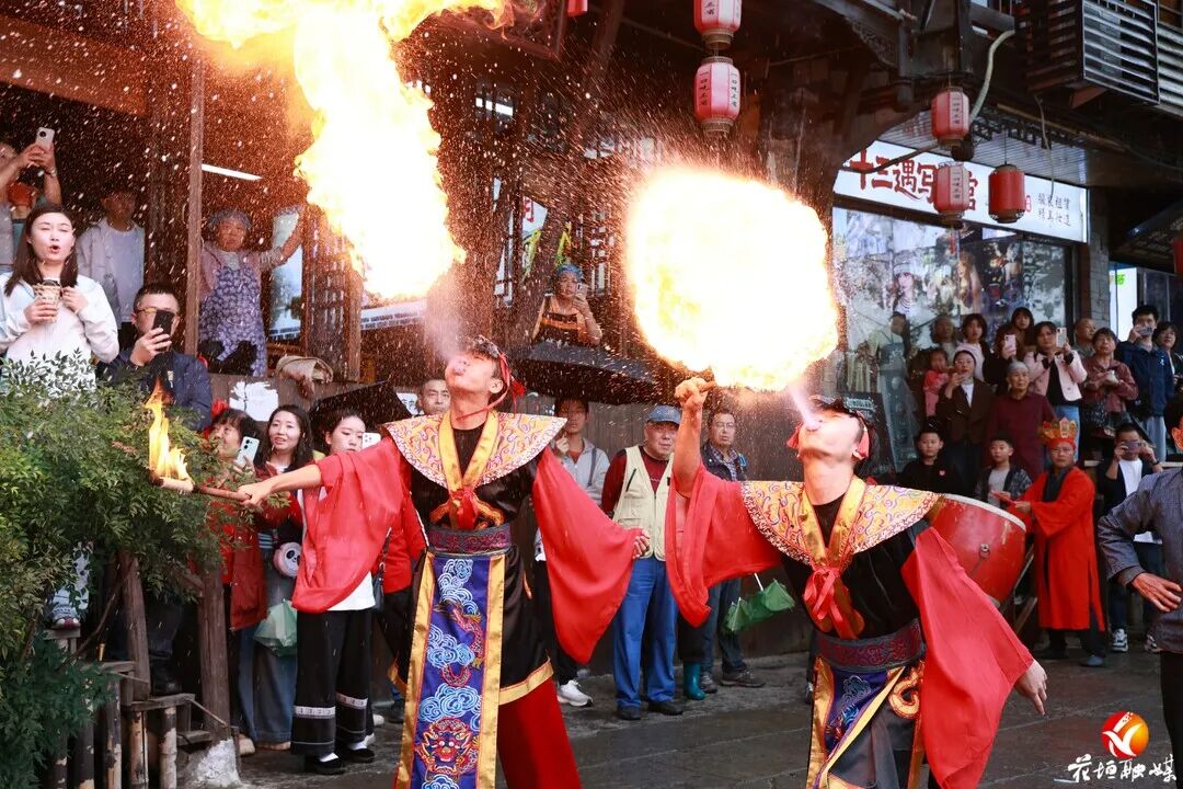 实景大戏《顺顺下洞庭》国庆首演 各地游客沉浸式穿越书里边城