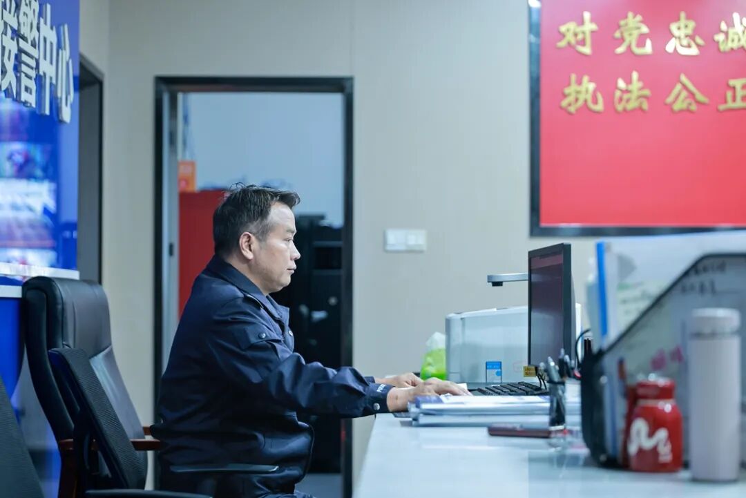 风景在眼前,平安在身边——张家界公安护航国庆假期