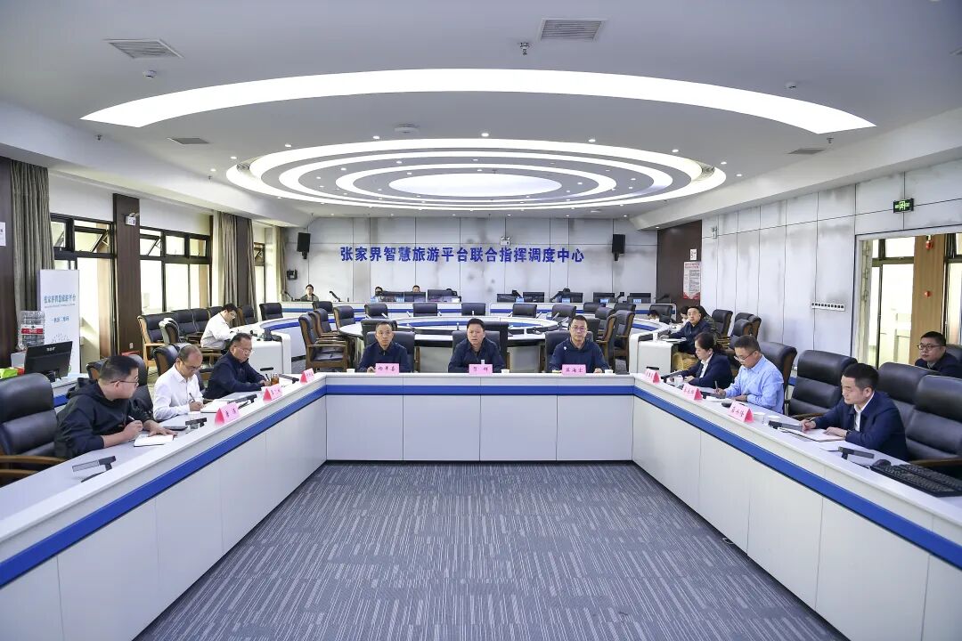 贺辉调度国庆假期旅游接待等重点工作