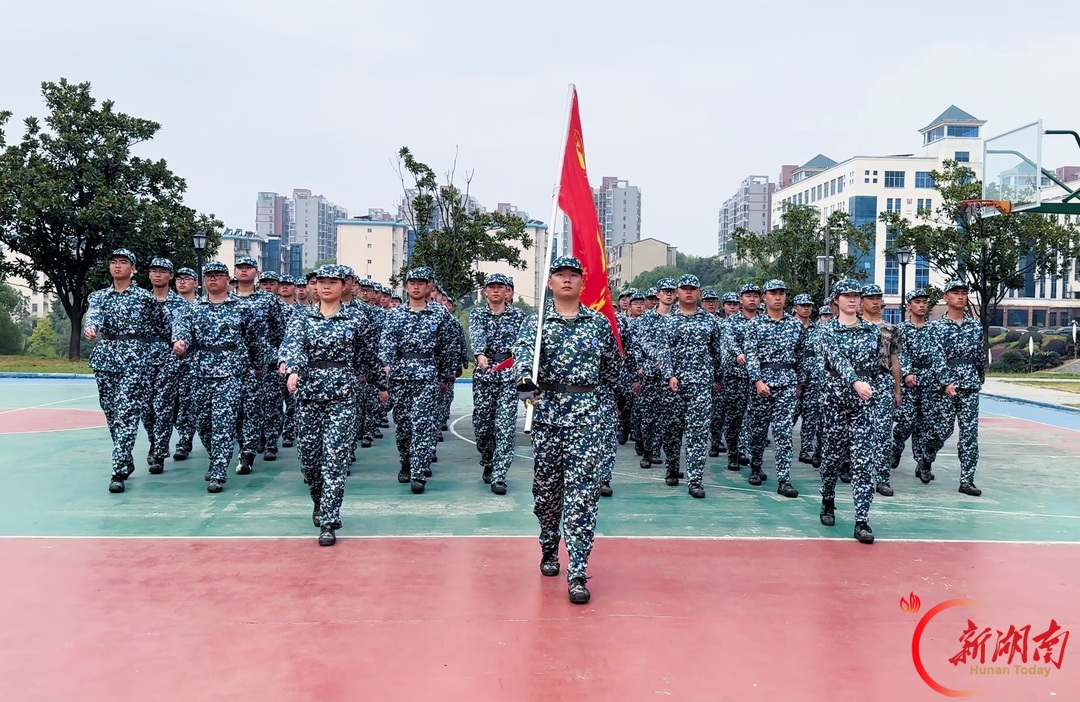 青春正步走丨汗水淬意志,步履踏铿锵
