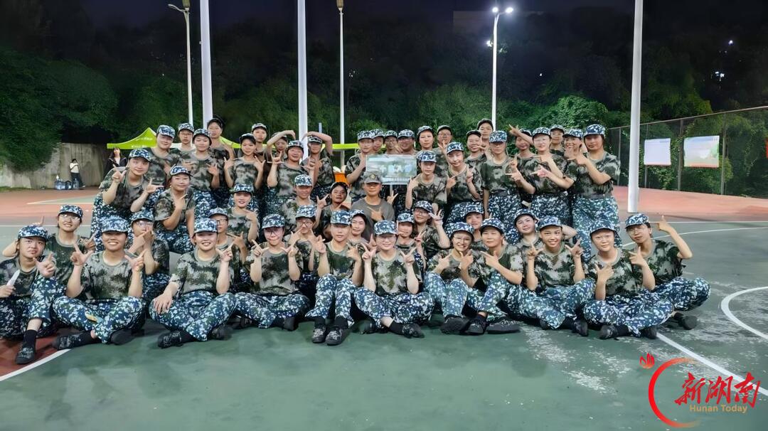 青春正步走丨迷彩为青春上色:我的大学第一课