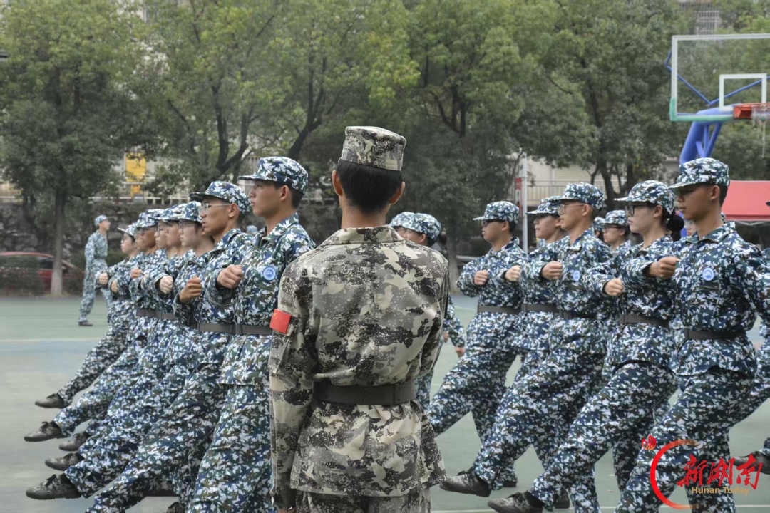 青春正步走丨迷彩淬炼少年心,军训筑梦新征程