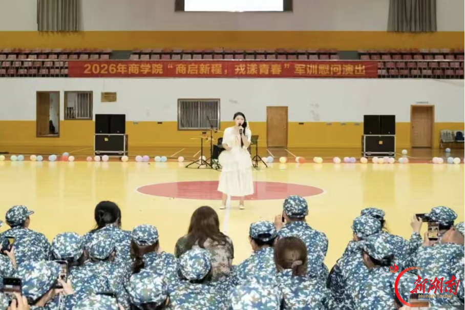 青春正步走｜艺暖体育馆 歌舞润军心