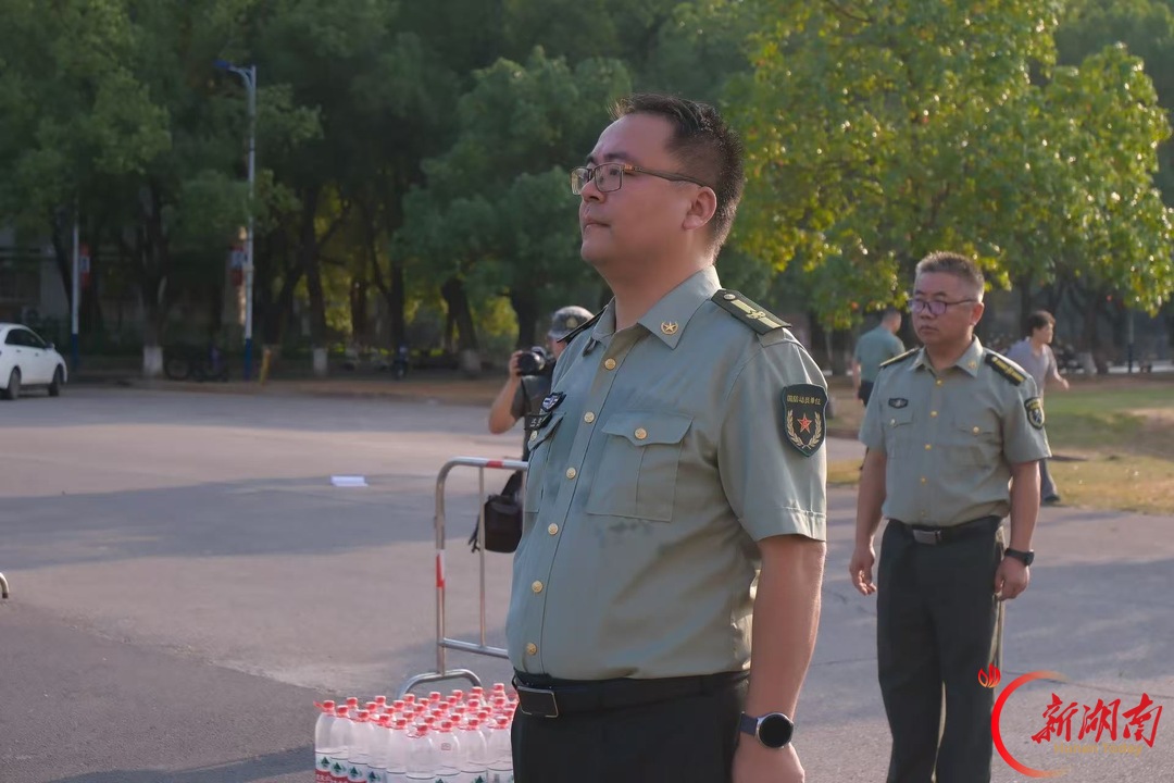 青春正步走丨烈日砺青春 关怀暖人心
——湖南科技大学武装部一行莅临我院视察2026级新生军训工作