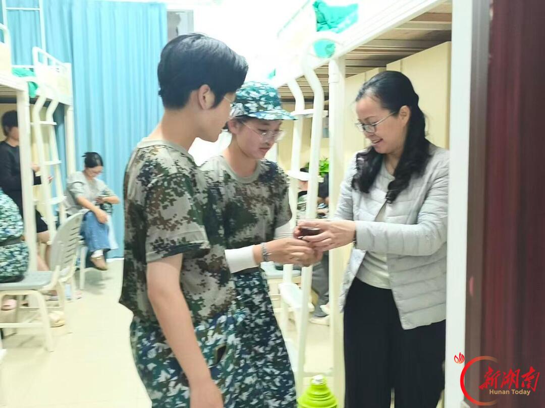 青春正步走丨秋雨生寒意，姜茶暖人心