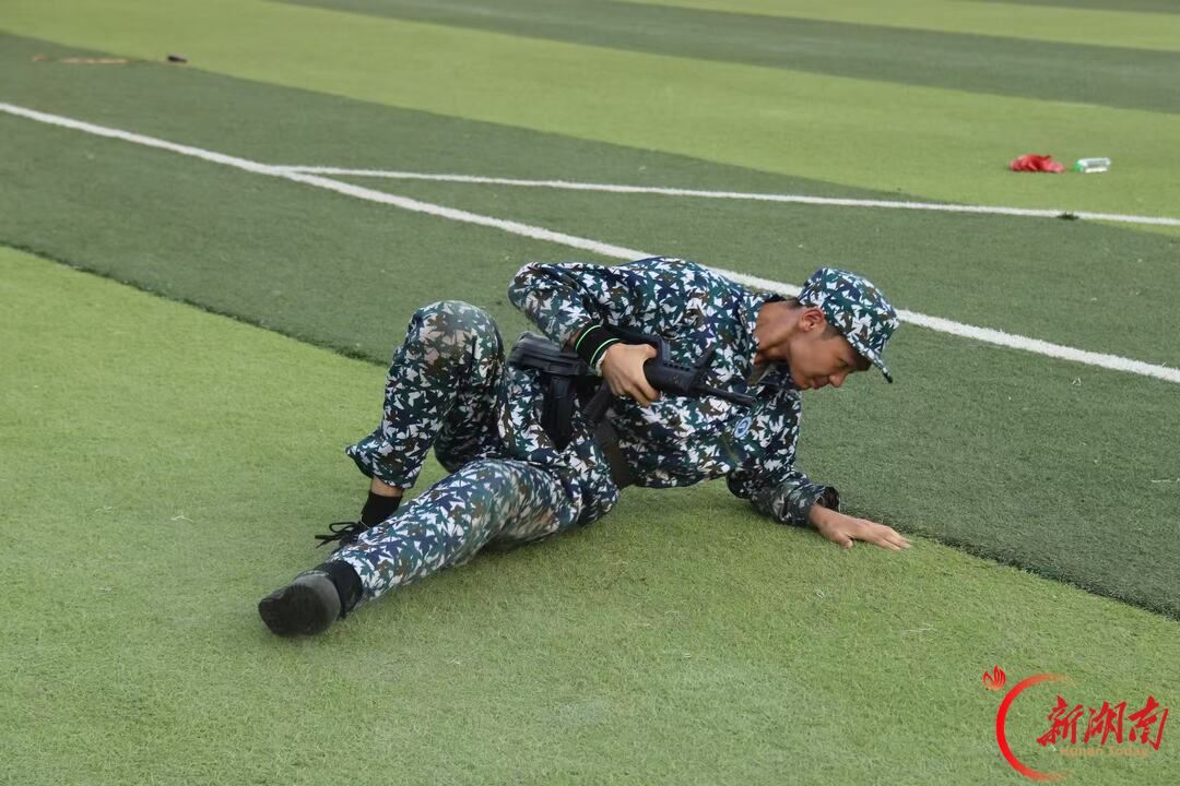 青春正步走丨训场砺技强本领 少年竞技展锋芒
——湖南科技大学2026级新生军训战术项目评比圆满落幕