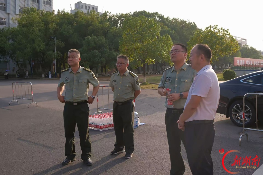 青春正步走丨烈日砺青春 关怀暖人心
——湖南科技大学武装部一行莅临我院视察2026级新生军训工作