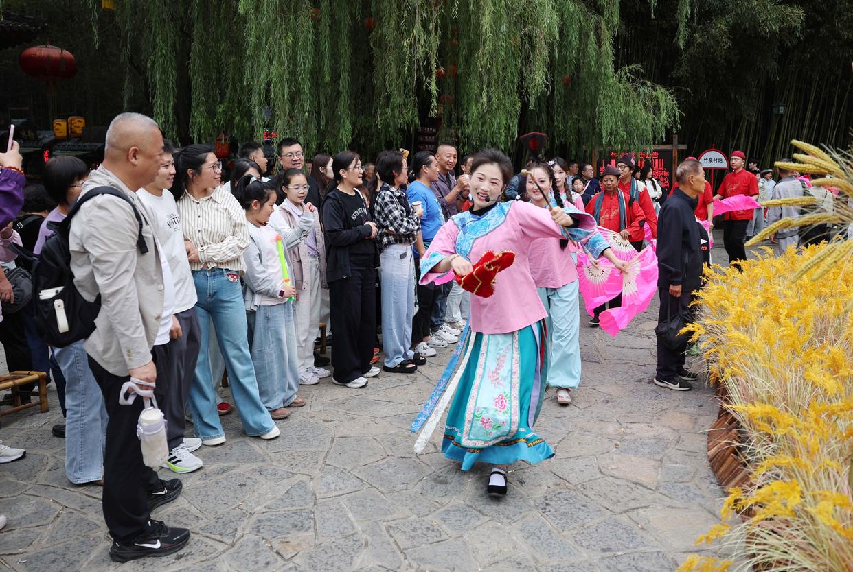 国庆文旅消费热度攀升
