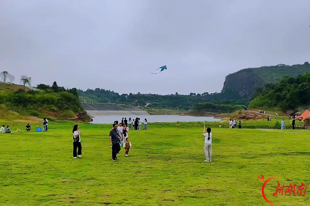 永兴:来野秘境·郴州大峡谷试营业热度攀升 国庆三天累计接待游客超1.8万人次