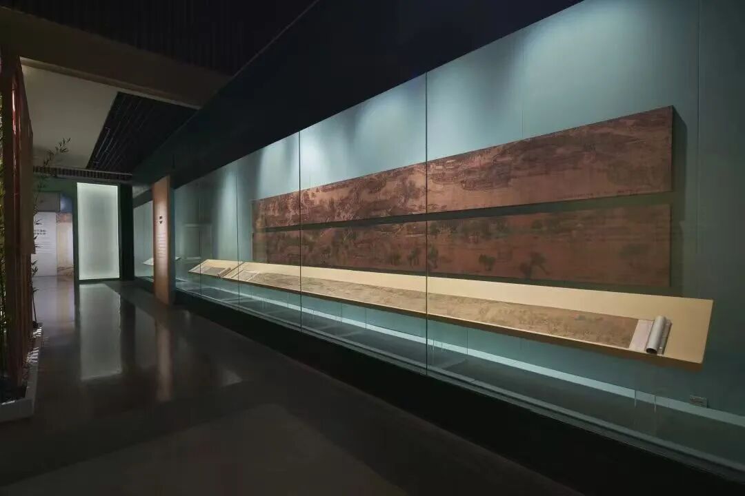 假日·涨知识丨为什么博物馆里有的展厅显得昏暗?能调亮吗?